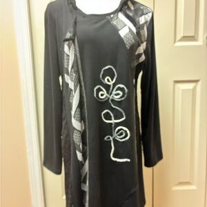 Papa Size Large Elegant Black and White Women's Tunic